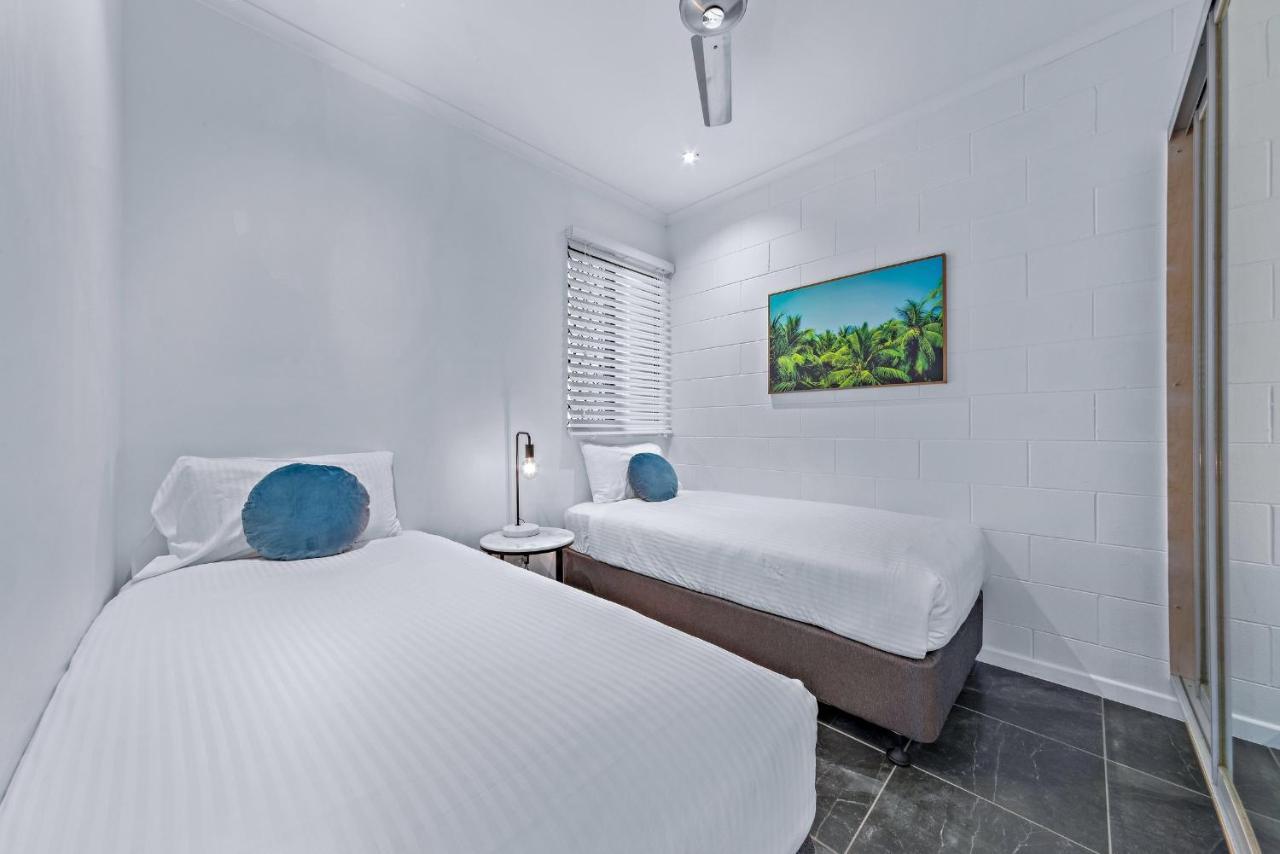 Modern Beach Front Apartment Airlie Beach Exterior foto