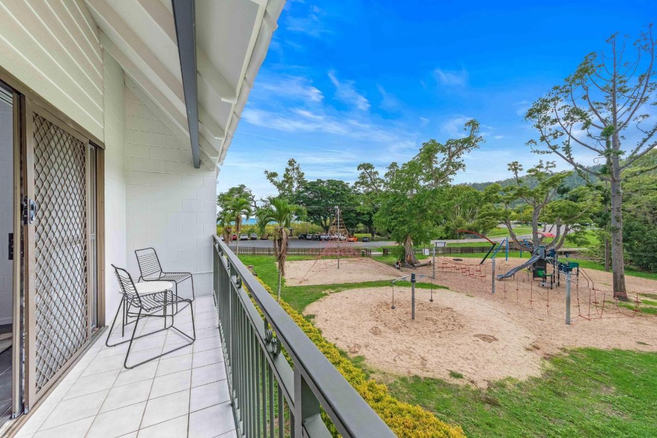 Modern Beach Front Apartment Airlie Beach Exterior foto